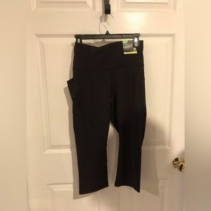 Xersion High Rise Compression Level Capri Size Large NWT Black